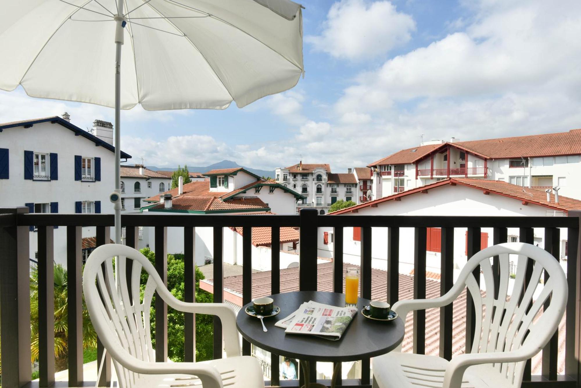 Logis Hotel & Restaurant Bergeret Sport Hendaye Exterior photo