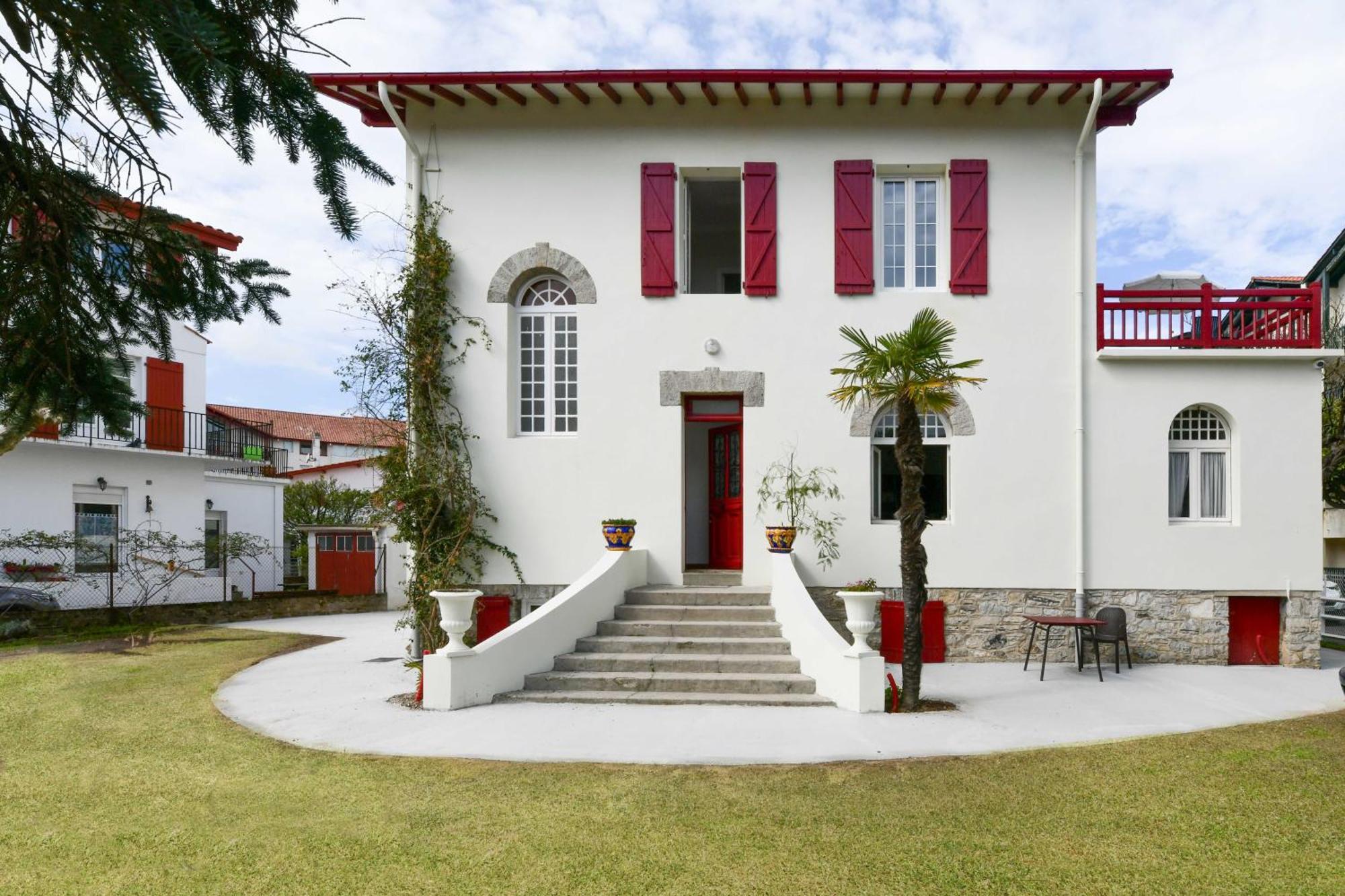 Logis Hotel & Restaurant Bergeret Sport Hendaye Exterior photo