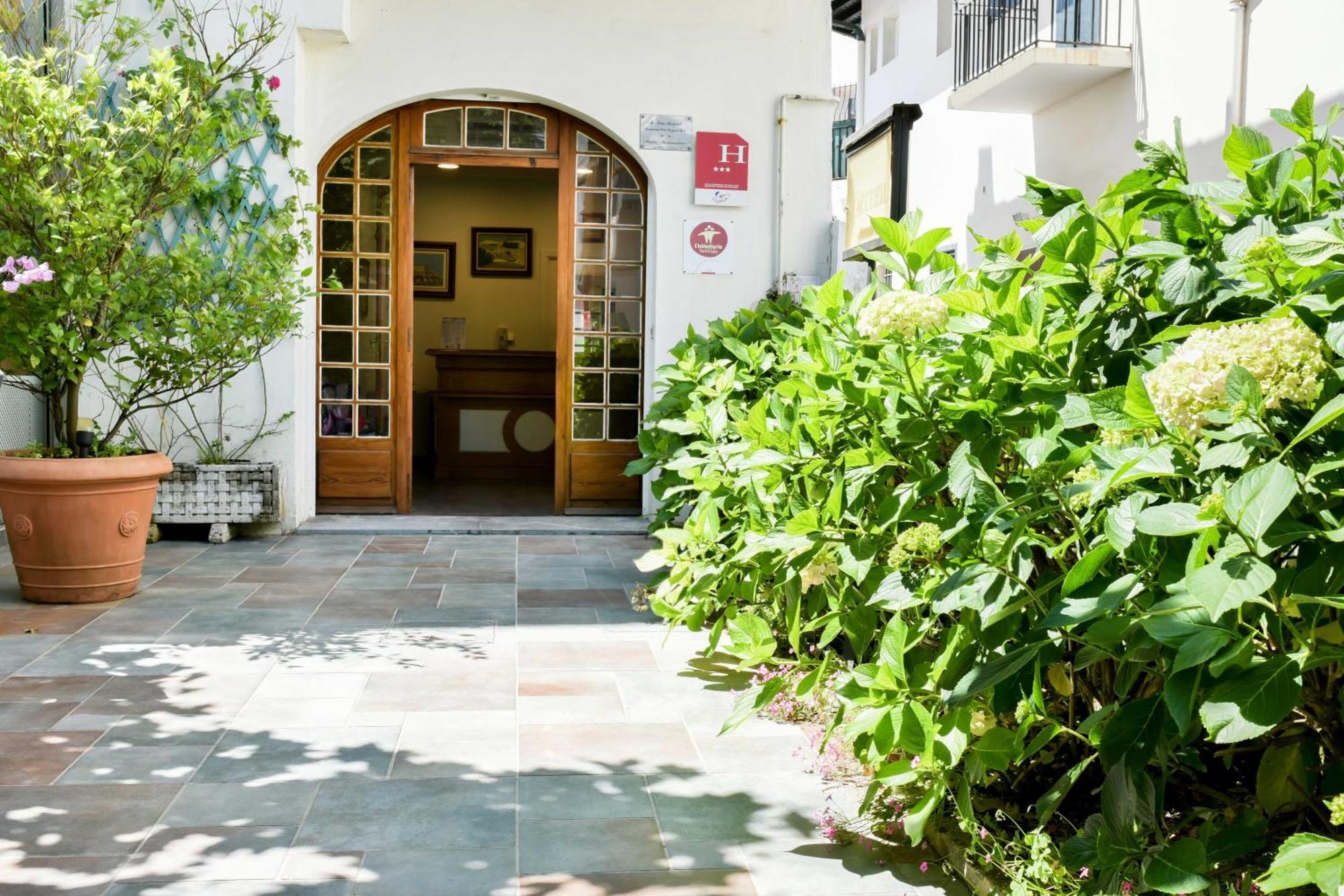 Logis Hotel & Restaurant Bergeret Sport Hendaye Exterior photo